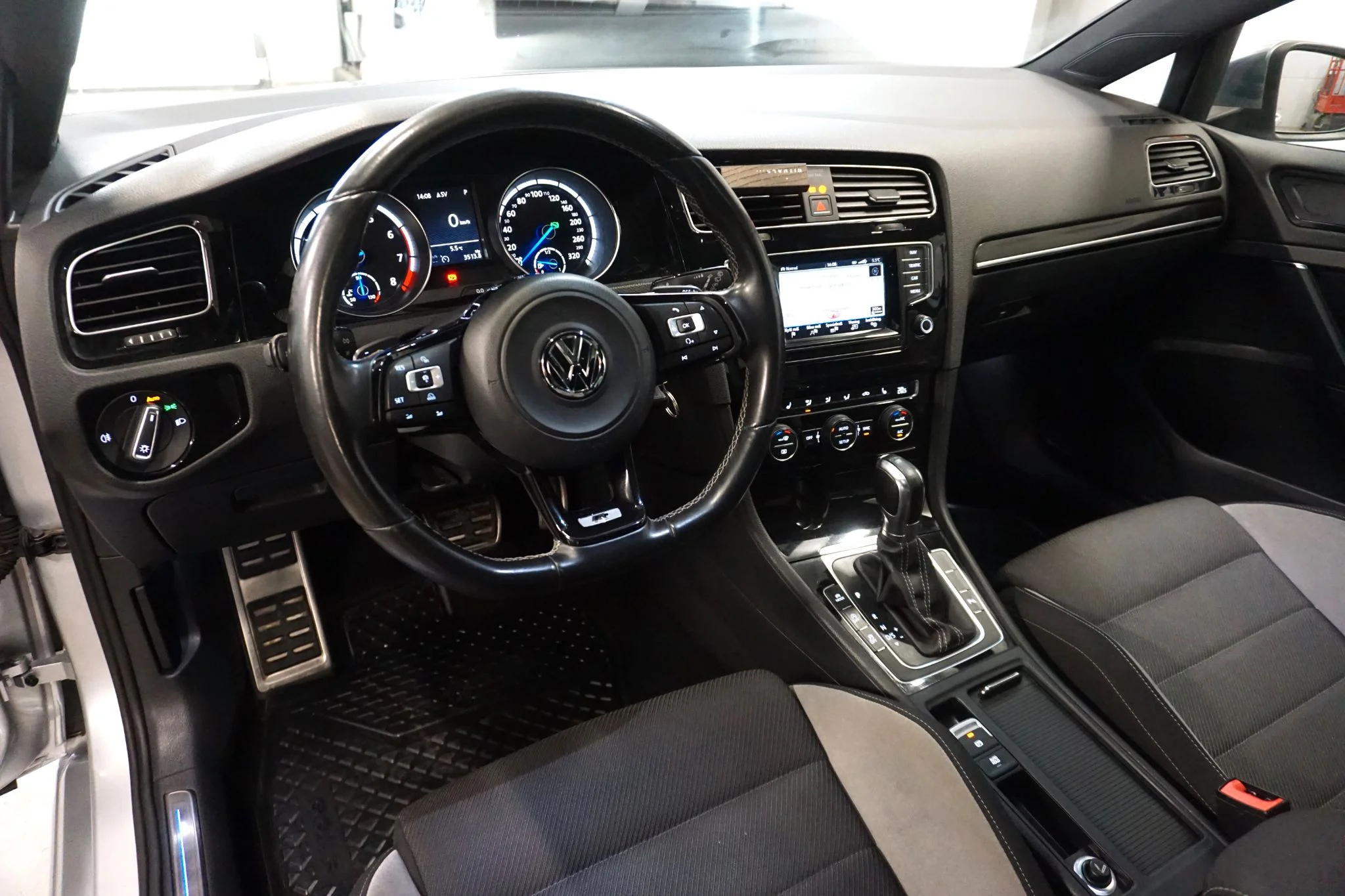 Volkswagen Golf 3-dörrars R 2.0 4Motion DSG Sekventiell, 300hk, 2014