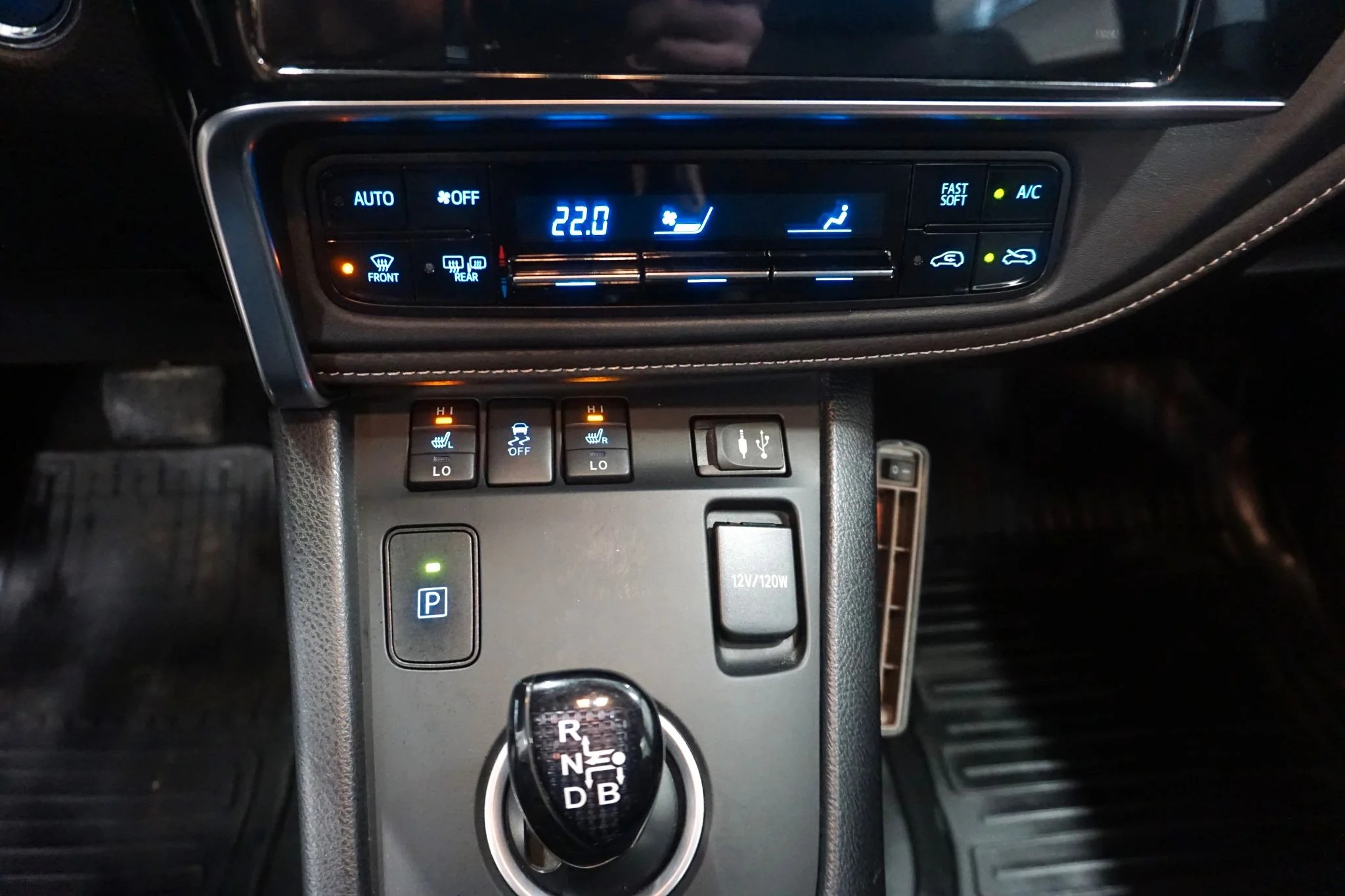 Toyota Auris Hybrid e-CVT, 136hk, 2017